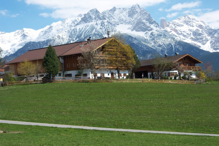 schmiderer-vorderkasbichl-haus-fruehling